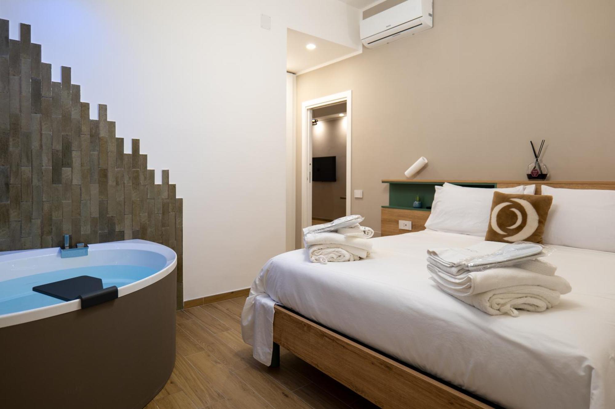 Three Moons Boutique House/Calypso Apartment Salerno Bagian luar foto