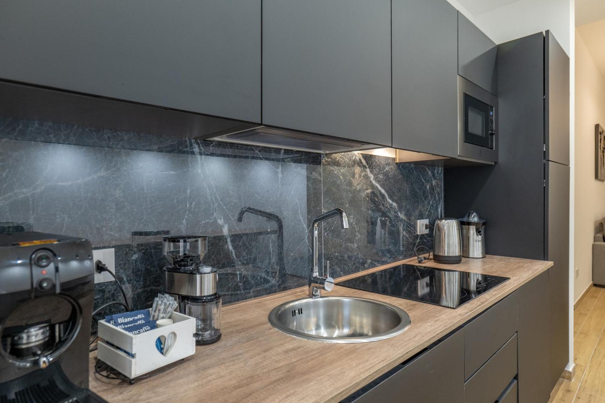 Three Moons Boutique House/Calypso Apartment Salerno Bagian luar foto